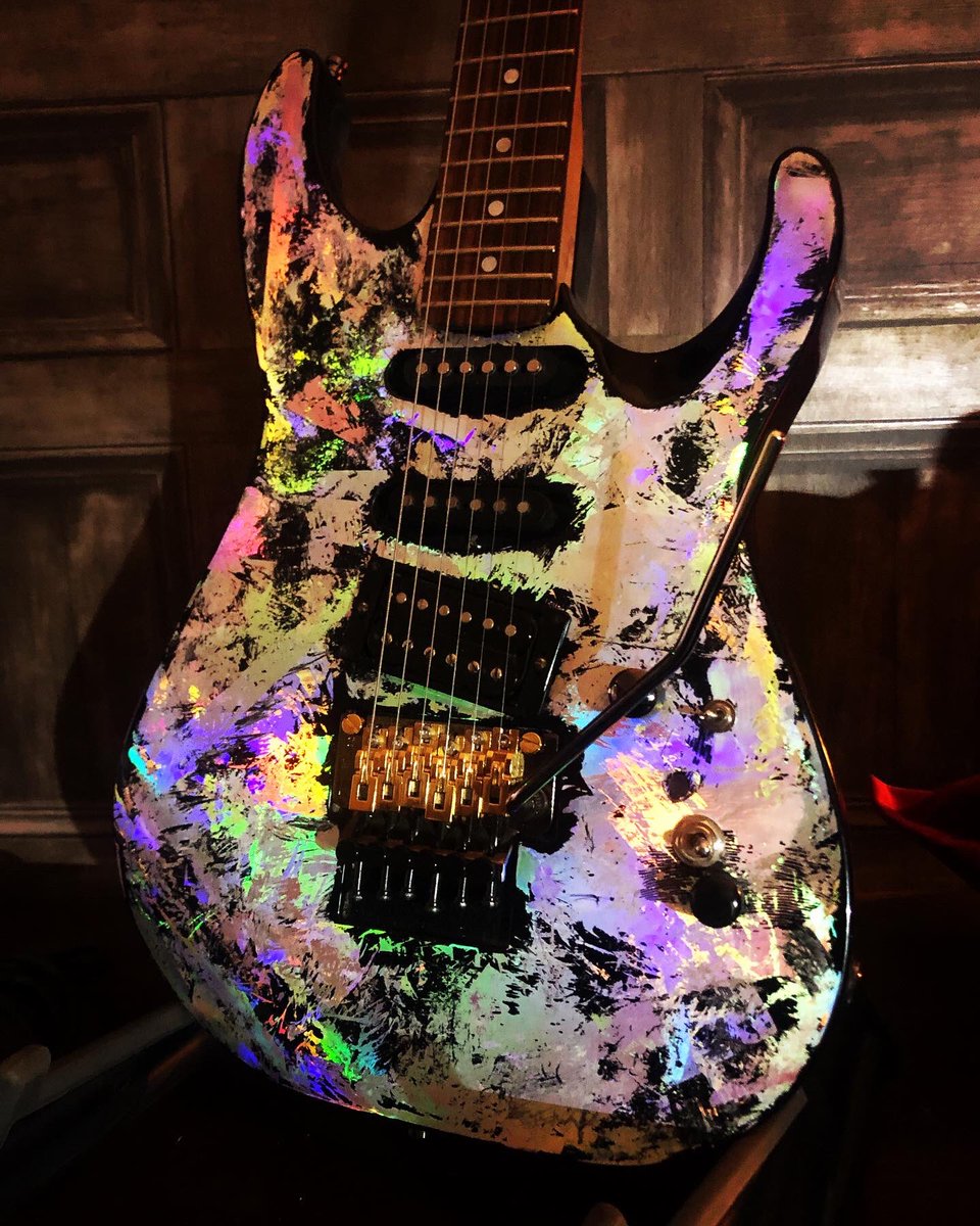 MORMUSIC's tweet photo. So, Phil decided to Holoflash his Kramer Pacer, fit a hand-wired #sustainer &amp; upgrade with @futone ⚡️⚡️

#holoflashguitar #holoflashguitars #holoflash #holoflashbass #holoflashkramer #holoflashblack #kramer #kramerguitars #kramerpacer #york #guitartech #guitartechyork https://t.co/lcVKlhXhPR