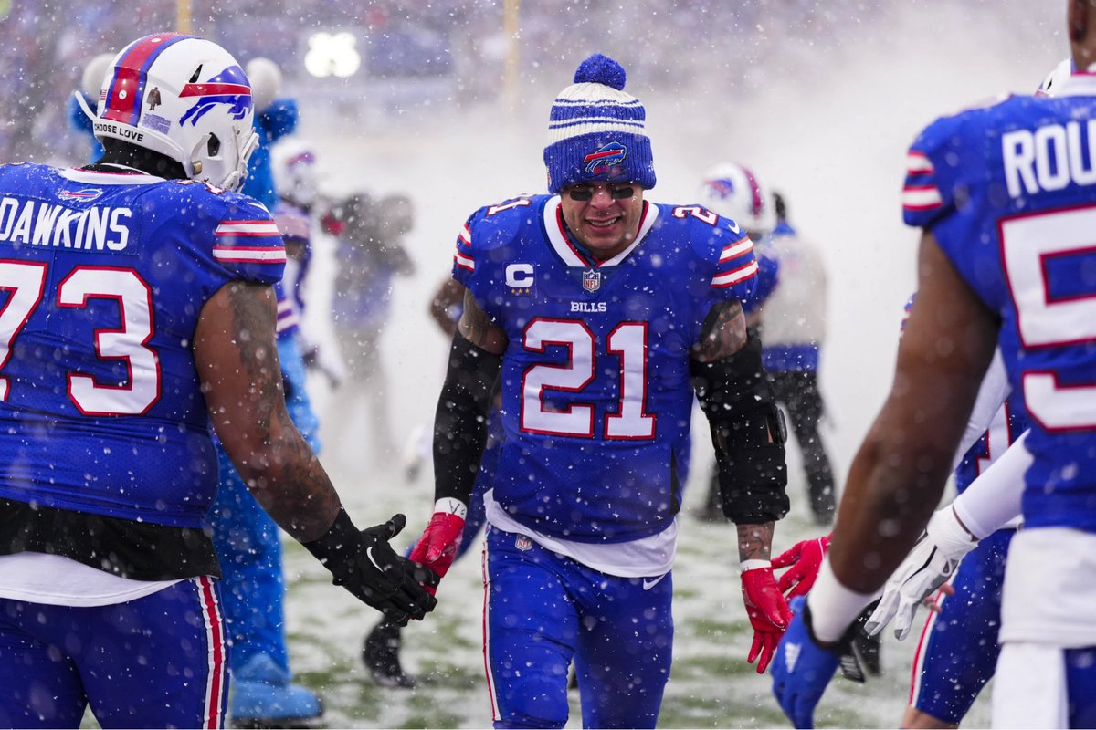 If you had to choose one, who’d you rather be back in a Bills uniform in 2023?

RETWEET for Tremaine Edmunds

LIKE for Jordan Poyer

#BillsMafia