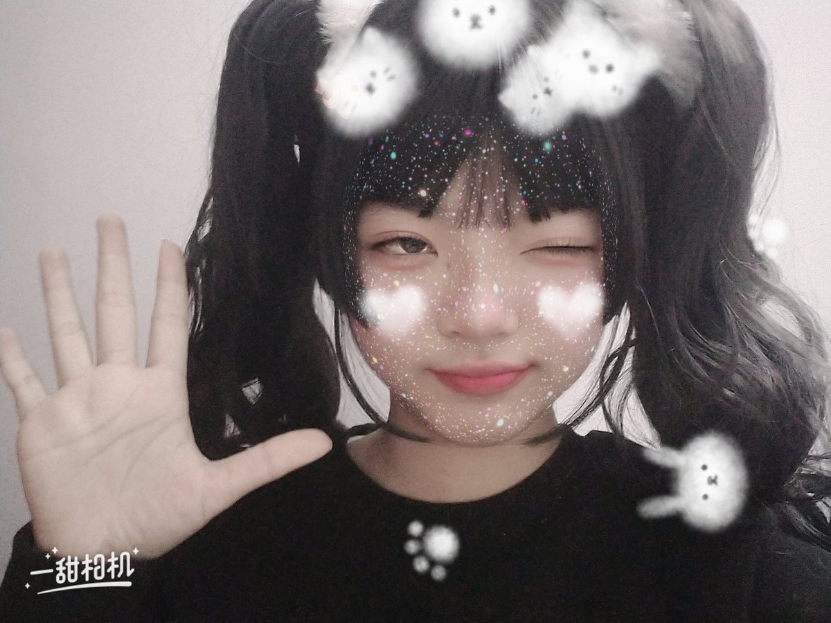 oggfoxG's tweet photo. 给你们看一下，我今天到的双马尾，第一次尝试黑的双马尾，还挺可爱的，哈哈，感觉配上洛丽塔更好看（一会儿会发配洛丽塔的照片，主要我现在在吃饭，所以说可能要晚点发） https://t.co/MwFSOc5fpu