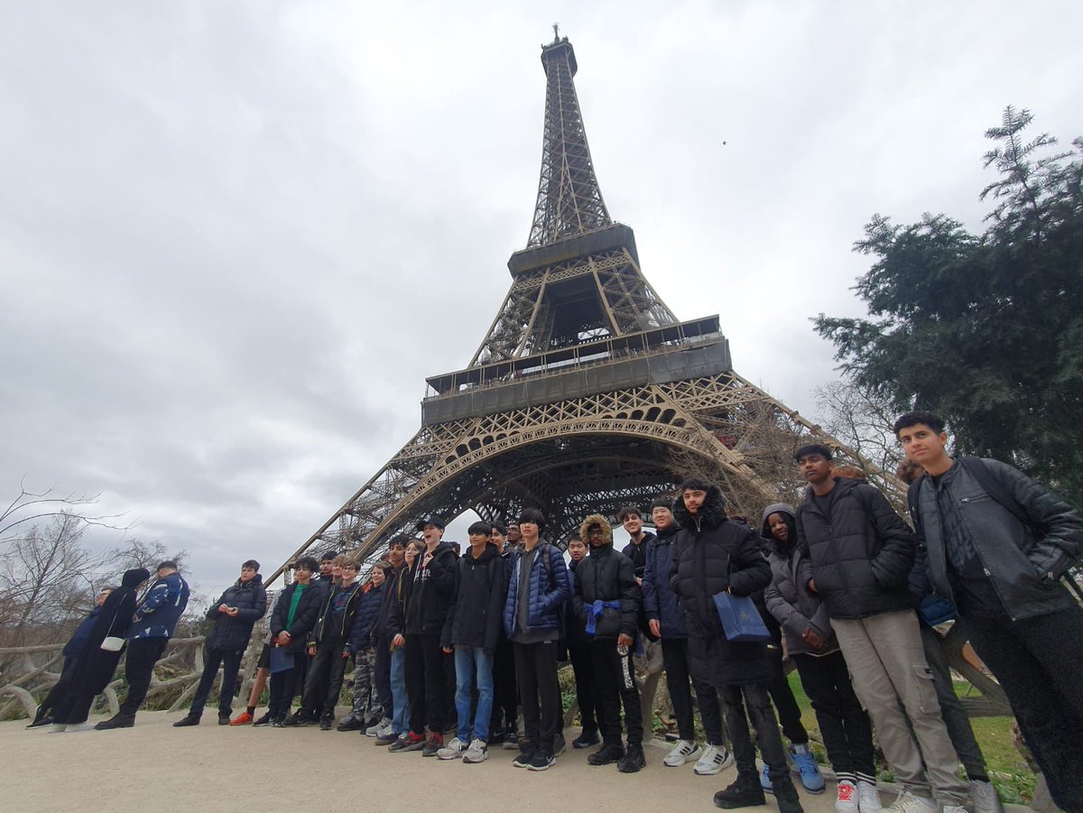 CoombeBoysNews's tweet photo. Our #MFLTeam making the most of Paris by visiting some iconic sites on their residential. https://t.co/Yzxl685lOP