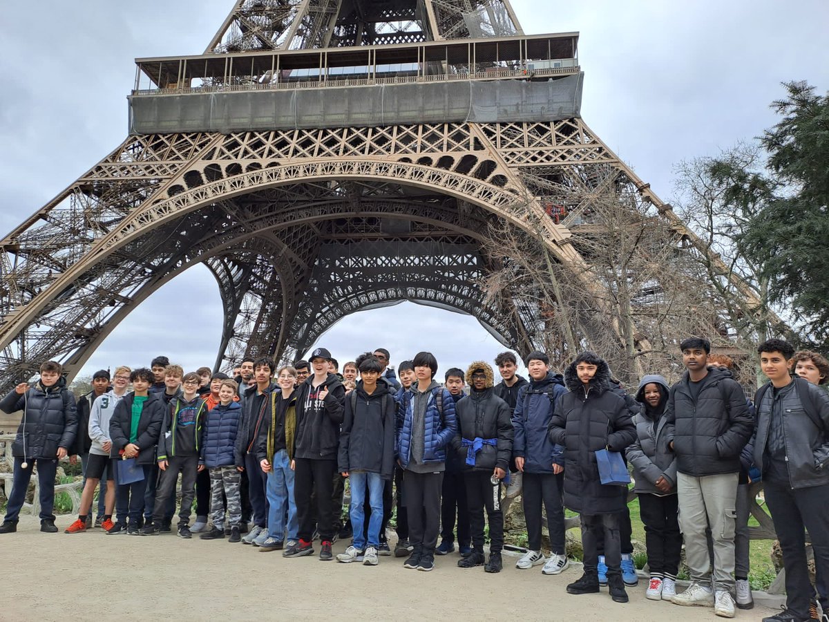 CoombeBoysNews's tweet photo. Our #MFLTeam making the most of Paris by visiting some iconic sites on their residential. https://t.co/Yzxl685lOP