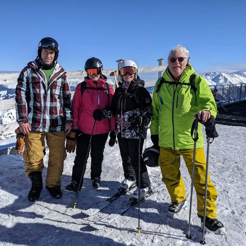 TheSkiClub's tweet photo. Stunning sunny days in the resorts with the reps last week!
We are loving these pictures from our reps, they are doing such a great job meeting members and organising social evenings for everyone!
Join our reps: https://t.co/pVXeRKbPaR
#SCGB #RepResorts #SkiReps #SkiClubReps https://t.co/bOYloAwhXJ