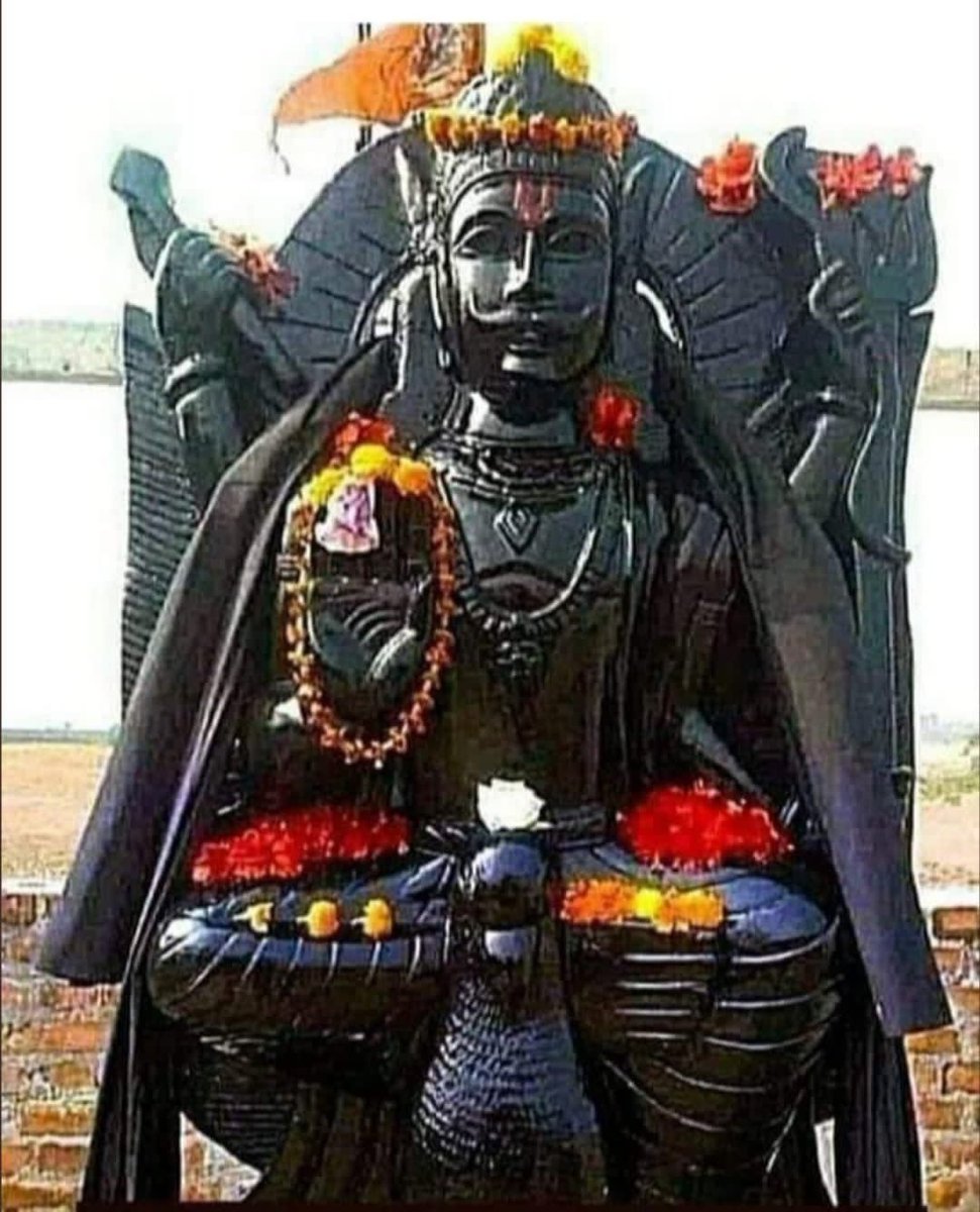 Mukeshmkrs's tweet photo. 🙏🏻🌷जय श्री शनीदेव जी महाराज🌷🙏🏻
🕉️🌺नीलांजन समाभासं रविपुत्रं यमाग्रजम् ।
छाया मार्तण्ड सम्भूतम् तं नमामि शनैश्चरम् !!🌺🕉️
🌻✳️जो भी तेल के दिए जलाए , ✳️🌻
🌼🌿वो आशीर्वाद तुम्हारा पाए । 🌿🌼
जय शनिदेव महाराज जी
शनिदेव आपको कोटि-कोटि नमन-वंदन🙏🙏
शुभ शनिवार 🚩🚩#sathaday #India https://t.co/Sz3LeR2LSc