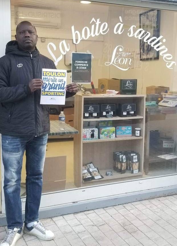 toulonmerite's tweet photo. @toulonmerite un grand @sportingtoulon , c'est ce qui se dit à L'Atelier de Leon à St Cyr !
#sardines #stcyrsurmer #toulonmerite #toulonmeriteungrandsporting #sportingclubtoulon https://t.co/Cf3kbHxp8s