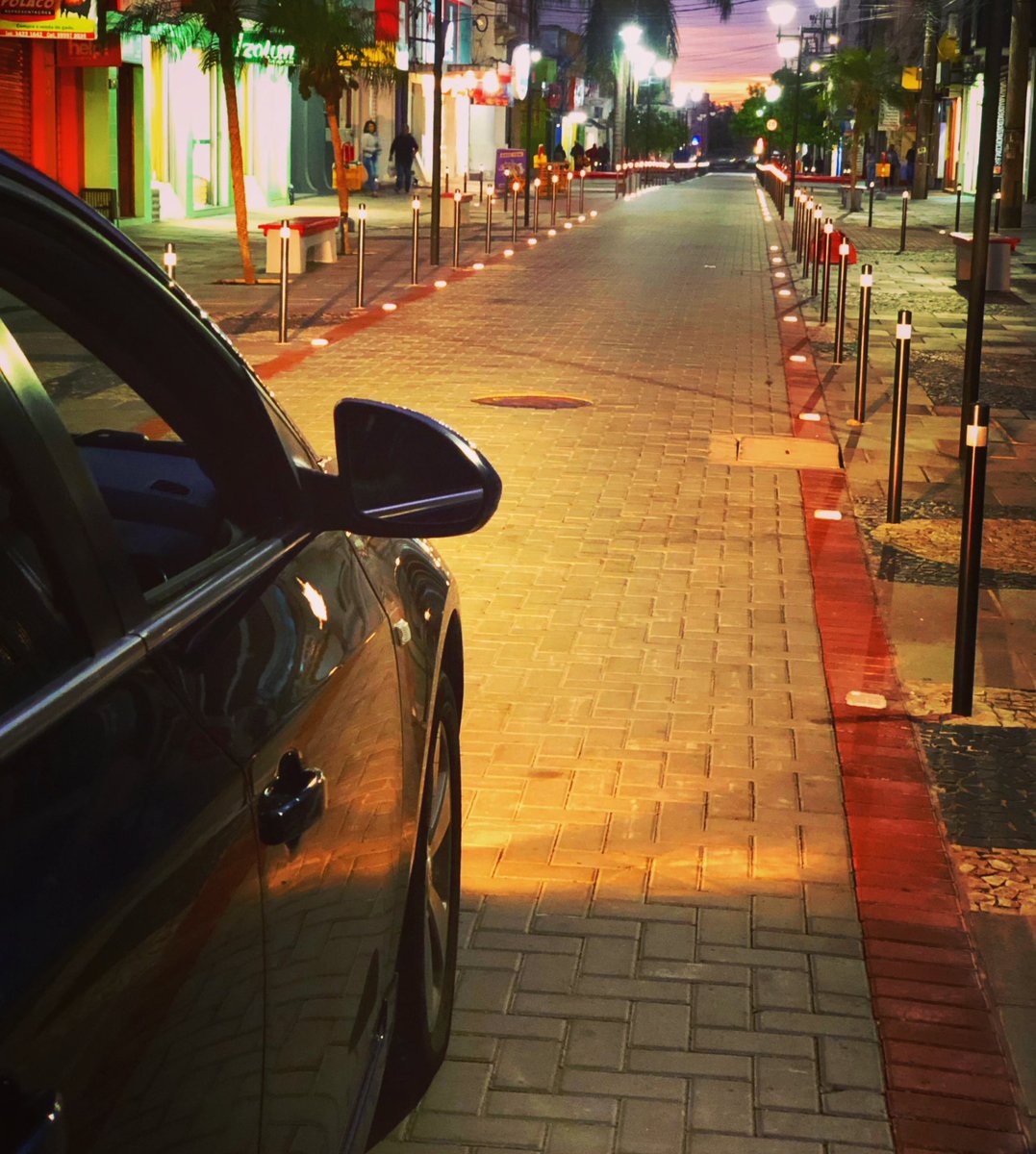 jessetsantos's tweet photo. Primeiro carro passando no novo Calçadão 👏👏👏 https://t.co/zmCokYcGrp