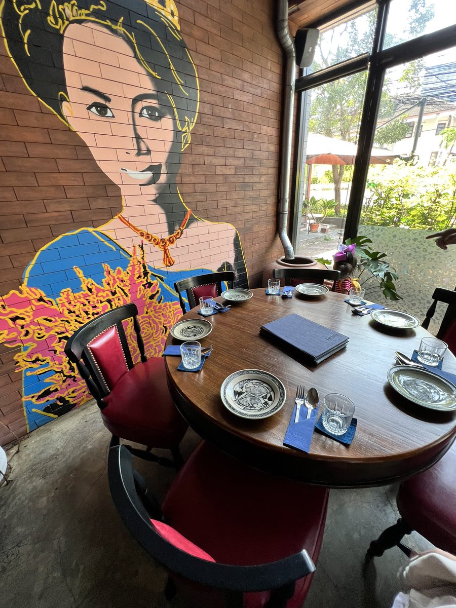 nana_tanaka_bkk's tweet photo. 今日のランチ。バンコクでミシュランプレート認定のお店💕タイ料理レストラン「シートラット」です🥰毎度美味しすぎるお店、フォトジェニックでもある👏
#sritrat https://t.co/448YXcqXHd
