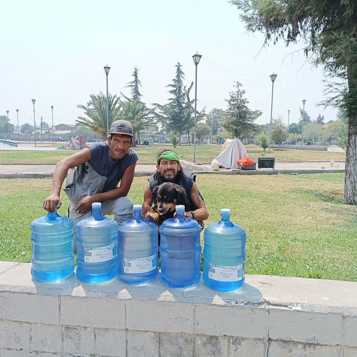 Khristian Briones (@khristianbrio) on Twitter photo A los 14 años viví en calle,comí pan con hongo dl hambre,era adicto a la pasta base
Hoy tengo empresa con sentido social, trabaja con personas con antecedentes y lleva agüita purificada a gente d calle.
Para seguir con proyecto necesitamos clientes
RT por favor para conseguirlos A los 14 años viví en calle,comí pan con hongo dl hambre,era adicto a la pasta base
Hoy tengo empresa con sentido social, trabaja con personas con antecedentes y lleva agüita purificada a gente d calle.
Para seguir con proyecto necesitamos clientes
RT por favor para conseguirlos