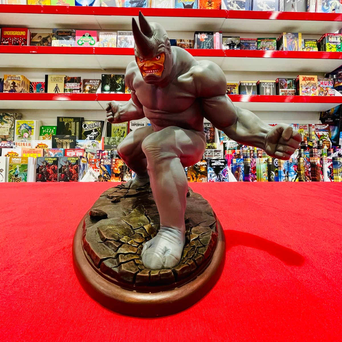 OmegaCenter0's tweet image. Rhino hizo su primera apareción en los cómics de Spiderman en 1966 (The Amazing Spider-Man #41).

De la mano de Diamond Select en su línea de figuras Premier Collection, nos llega está espectacular estatua de 25cm fabricada en resina.

#Rhino #Marvel #DiamondSelect
