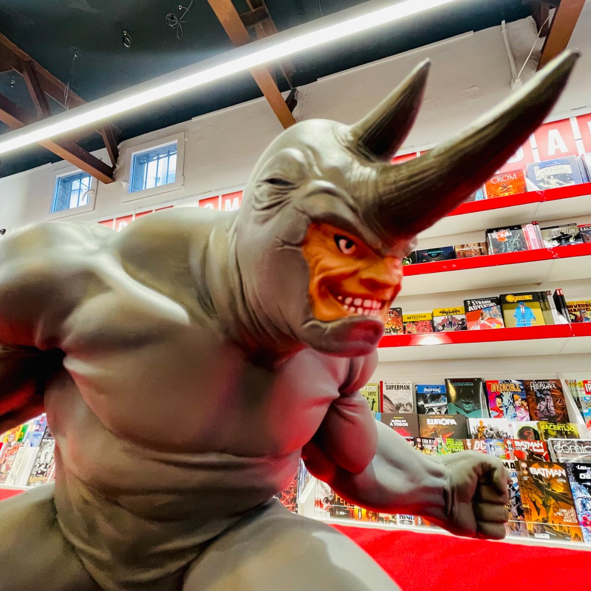 OmegaCenter0's tweet image. Rhino hizo su primera apareción en los cómics de Spiderman en 1966 (The Amazing Spider-Man #41).

De la mano de Diamond Select en su línea de figuras Premier Collection, nos llega está espectacular estatua de 25cm fabricada en resina.

#Rhino #Marvel #DiamondSelect