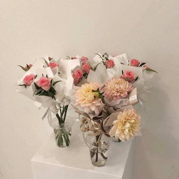 Miss_Marrys's tweet photo. pretty bouquets https://t.co/Jc3YUsg4tR