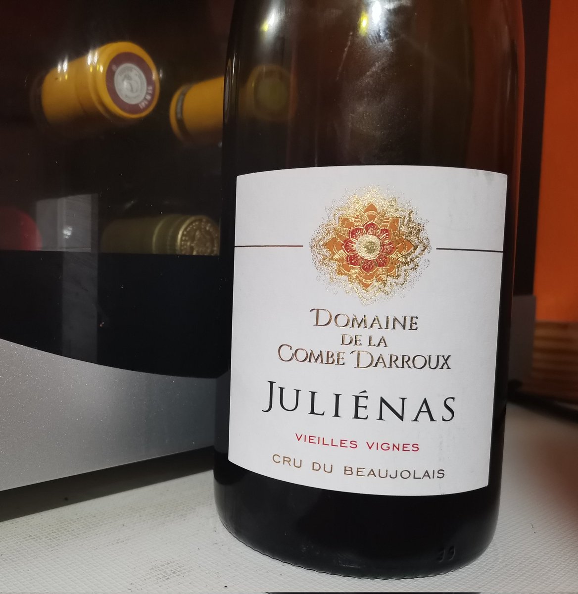 Malditovino's tweet photo. Beaujolais los 7 magníficos. Cerecitas y tal vez clavo o especie de Tanacob. Vino de copas y de buena RCP #Balderio #Juliénas #wine #CombeDarroux https://t.co/rF1bDL51wk