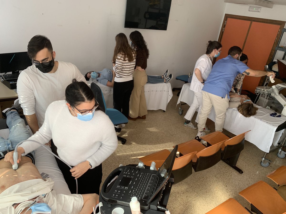 Primeros 30 alumnos en grupos de 10 de 5* de Medicina de Universidad de Oviedo que empiezan un nuevo proyecto en la enseñanza de ecografia clínica . Mucha ilusión y esperamos que se amplíe la ecografia en pregrado. <a href="/SEMES_Asturias/">SEMES Asturias</a> <a href="/SemesMir/">SEMESMIR</a> <a href="/ecoSEMES_/">ecoSEMES</a> <a href="/ResiSEMES_CV/">SEMES Residentes CV</a> <a href="/ETVSEMES/">ETV-SEMES</a>