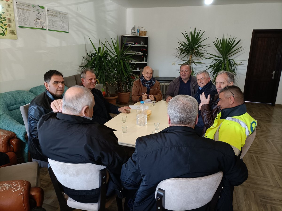 Fr_Grunewald's tweet image. Visite de la très intéressante expérience de coopération agricole à Korce, Nord Albanie. Près de 30 ans d'engagement franco-albanais avec #ADAMalone &amp;amp; #fert avec soutien @France_Albanie @AFD_France &amp;amp; de nombreux échanges paysans français-paysans albanais.