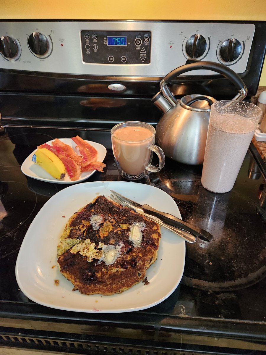 Fueling @theXanderMac for #swimming at #Indiana
Boys #Swim Sectionals 

Cornbread pancake with chia seeds, maple syrup, half a banana,  whole milk with #carnationbreakfastessentials, and coffee with whole #milk 

Carbs, fats, and sucrose to fuel for races this afternoon at 100