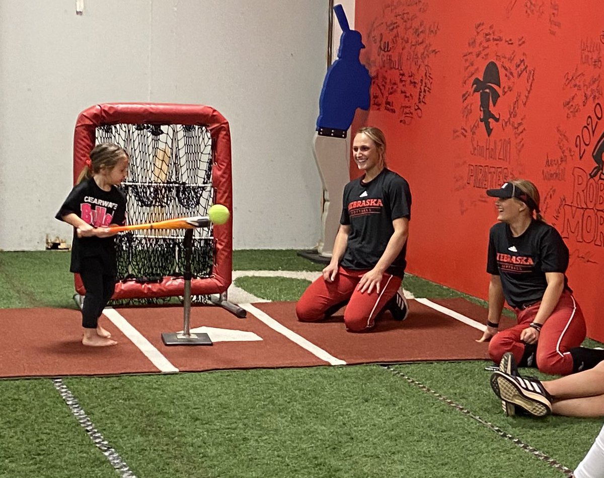 Thank you <a href="/ava_bredwell/">Ava Bredwell</a> and <a href="/AbbieSquier/">Abbie Squier</a> for spending some time with my girl last night! She was so excited y’all wanted to see how she could hit! 🤣🥎💪

Good luck this season!