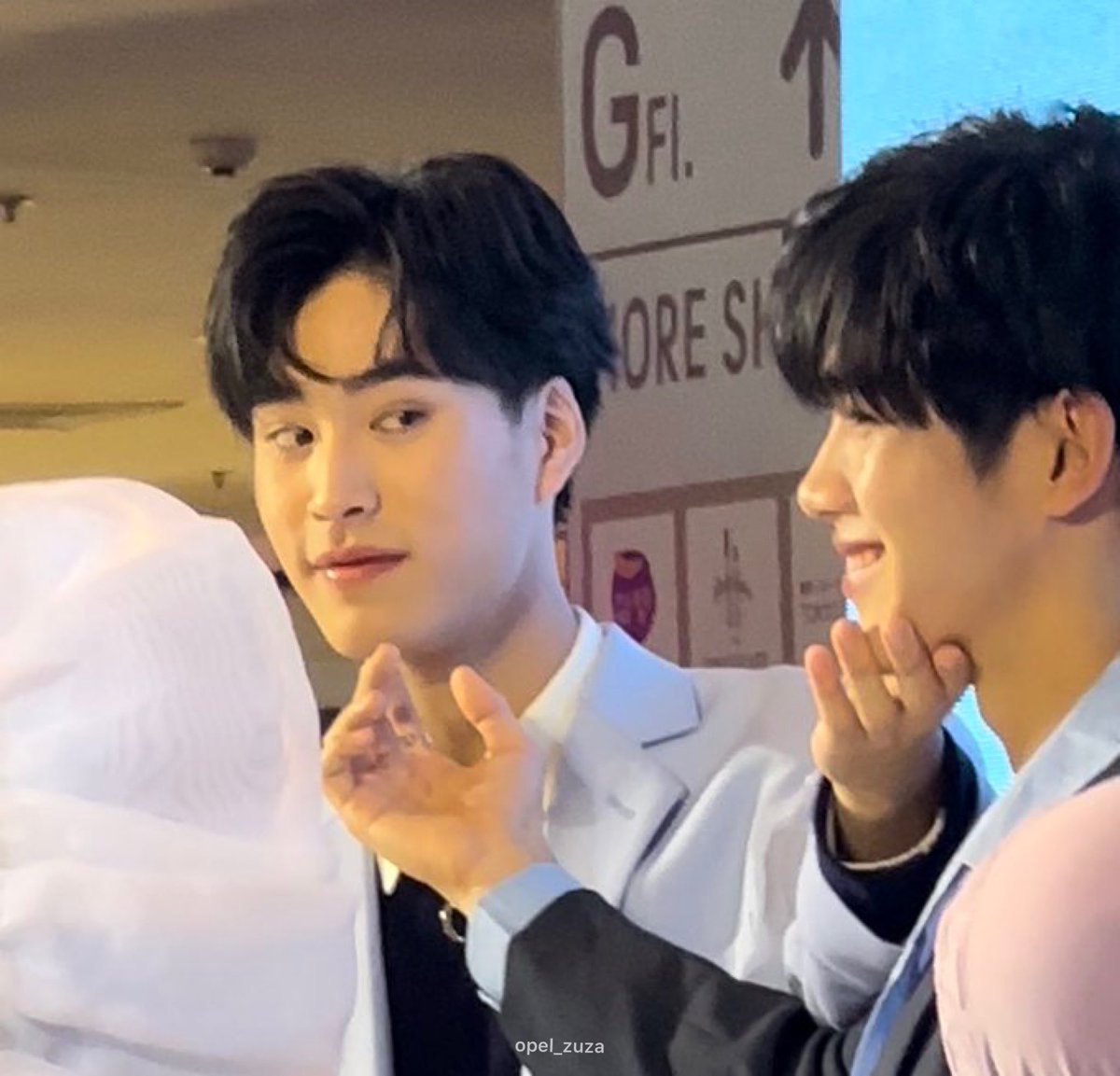 シ หลิมตัวบะเอ๊กเอ้กก on Twitter: "RT @opel_zuza: ออกแนวเว่อร์เกิน ห้าง ...