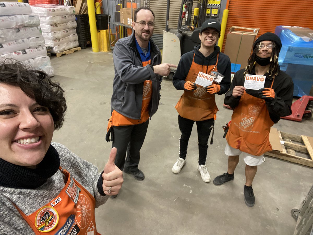 CyrillaAbiseid's tweet photo. Recognizing Jonathan &amp; Miguel D38 for both wearing gloves AND a team lift!! YESSSS 🌟 https://t.co/YOEomIwHkw