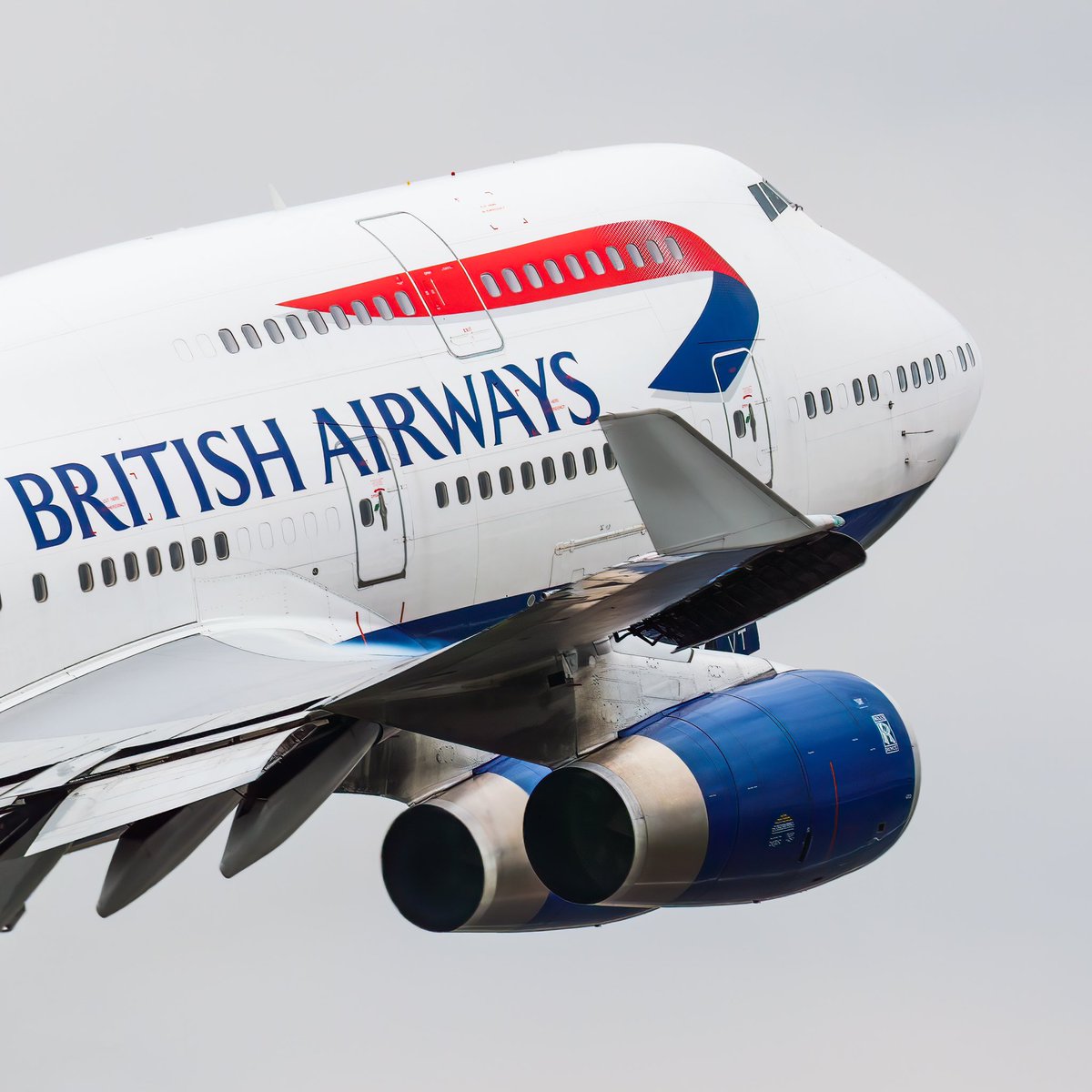 The Queen of the Skies ft typical British weather 🌧️ #boeing747 @British_Airways @BoeingUK @HeathrowAirport