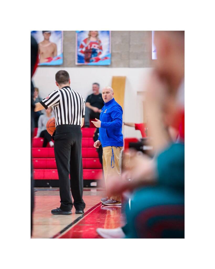NiceGuyStudio's tweet photo. Not the results we were hoping for.  Now on to postseason action.
.
.
.
.
#sportsphotographer #sports #sportphotography #sportsphotographylife #actionphotography #photography #basketballphoto #basketballlife #basketball #highschoolbasketball #basketballb… https://t.co/BBj07eTA3H https://t.co/ihqVNuQvV9