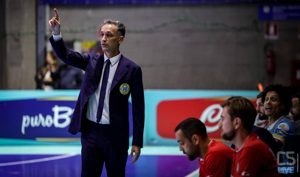 entorno5x5's tweet photo. 💥 🏆 Serie A - Italia 🇮🇹 💥

🗞️ El español @_dmarin 🇪🇦 es el entrenador del @NapoliFutsal 🇮🇹, que actualmente se encuentra en la 1�� posición 🥇 de la @DivCalcio5 Serie A italiana. ¡A asegurar el play-off crack! 💪🏻

#Napoli #Napoles #Napolés #Italia #España #Futsal #5x5 https://t.co/8ddp6IzKjp