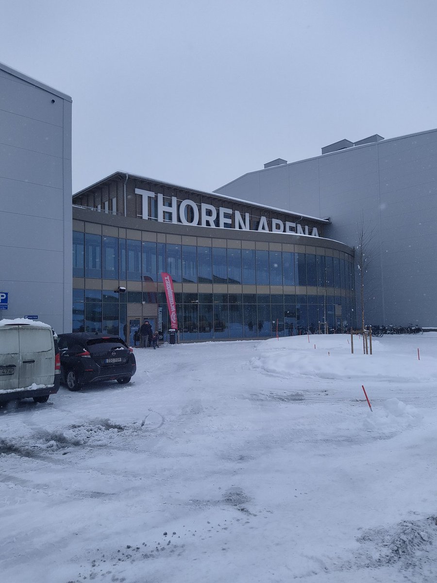 JackGlade's tweet photo. Tänään tällaista #salibandy'a, alkupalaksi #ssl -ottelu Thorengruppen - FC Helsingborg, illemmalla #ssldam -matsi Thorengruppen - Lund. Puitteet on kunnossa, myös pienen sisäpiirikierroksen perusteella. https://t.co/FFDrRCuygY