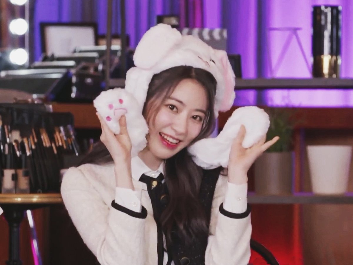fleurdusoleil__'s tweet photo. « 나도 모르게 when you call my name
��슴 아프게 나의 심장이 쿵쿵 » ;; - 19.16.18.02.23

                                 ❀ https://t.co/lLMg50aMEg