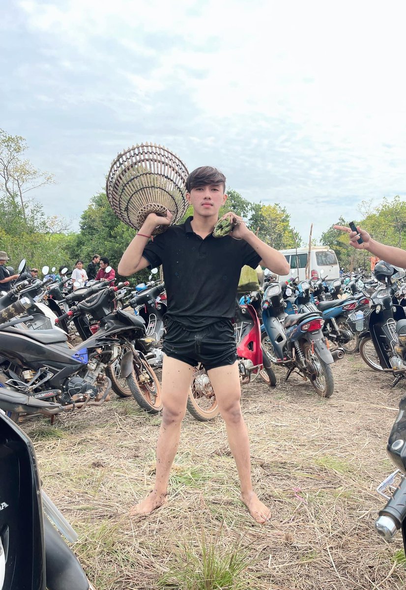 kg_vhs's tweet photo. ស្អាតហើយ���្តធំទៀត😋💦 https://t.co/YB3Y4kM9Br