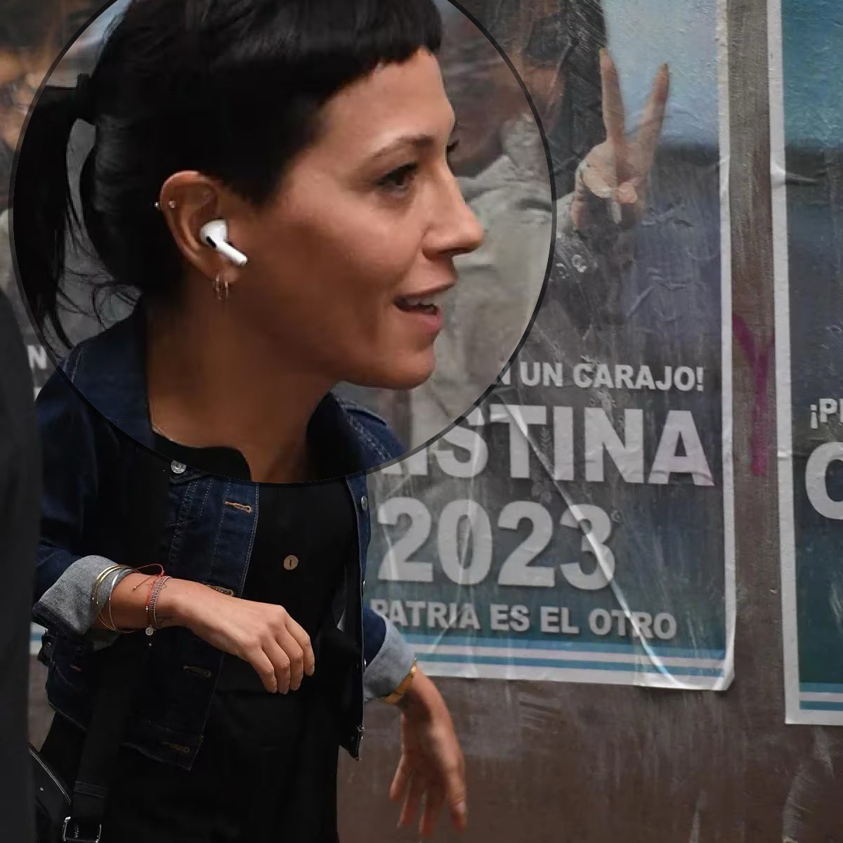 atlanticsurff's tweet photo. Mi ciela Mayra Mendoza, con unos Airpods de 350 Dólares (144 mil pesos) te dice que si no apostas a la industria nacional son un cipayo vende patria. No falla, aman el capitalismo que dicen despreciar. 👇👊✌🏿🇺🇸 https://t.co/13iBekSfPt