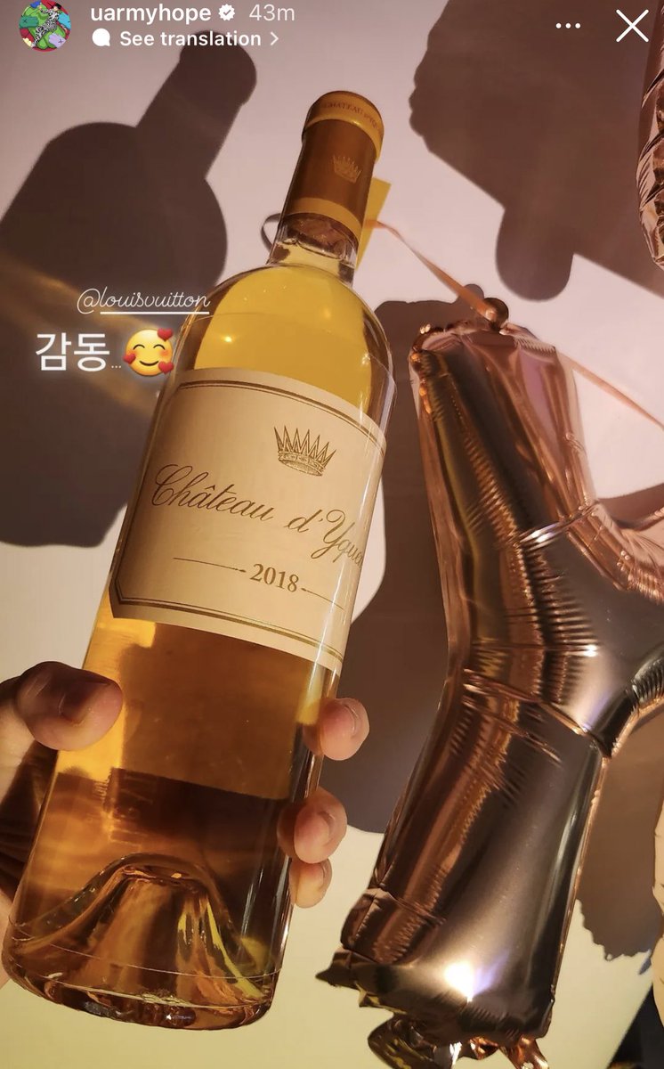 BTSARMYKitchen's tweet photo. Hoseok showed off his 2018 Château d’Yquem a Louis Vuitton gift.
This sweet wine often sets records at auctions for being one of the highest-priced wines.
Retail ranges from 350 USD & higher.
#WhatBTSDrank
#HappyBirthdayJhope @BTS_twt https://t.co/fp9tieENFZ