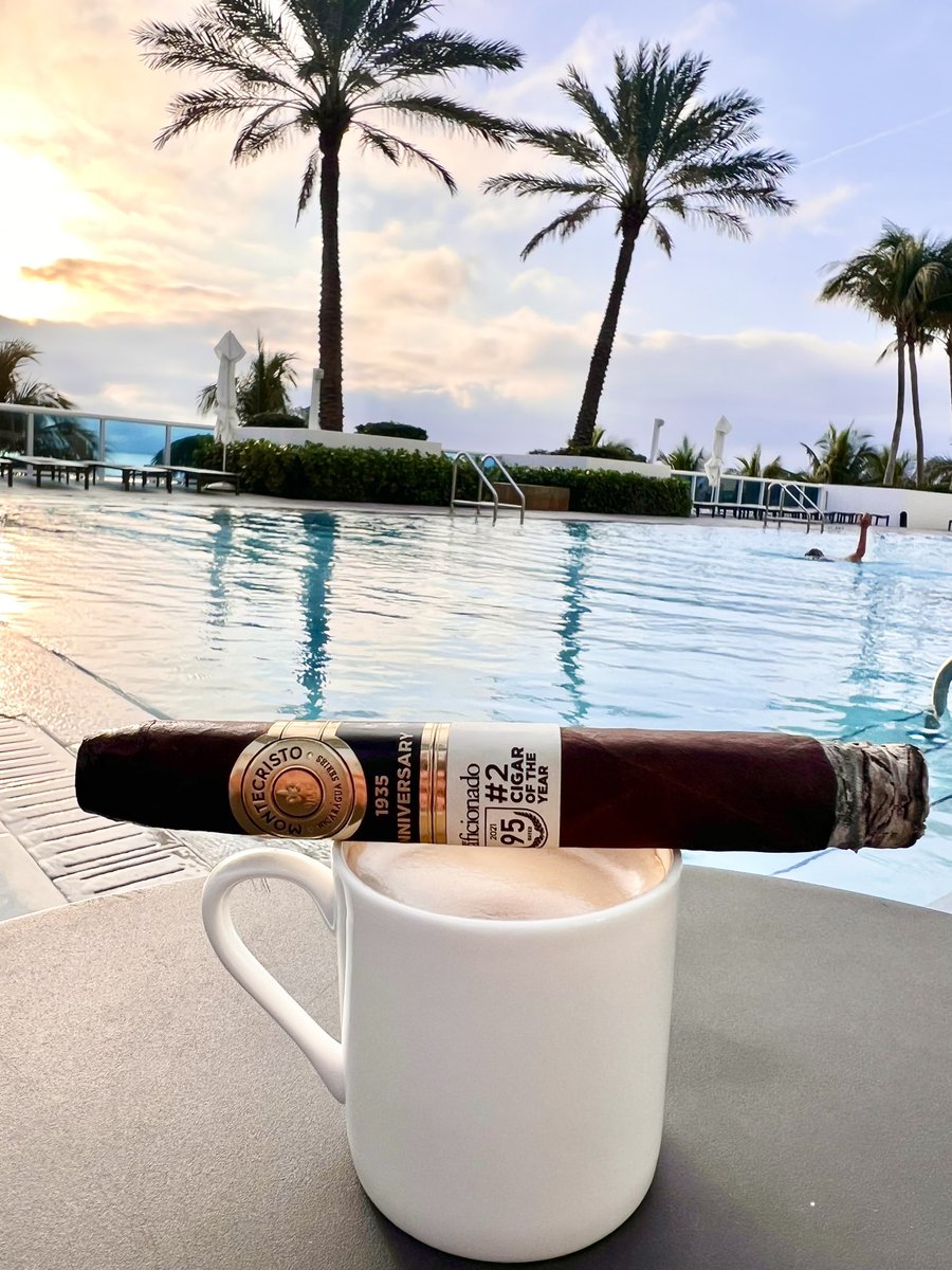 Early morning swim follow by cafécito and Montecristo 1935 Anniversary. Not a bad way of starting this beautiful Saturday morning.
#LoveWeekends #LiveWeekends