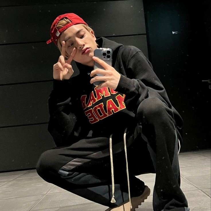 dianenwrites's tweet photo. — grab au

a #sunjake au wherein aya's (sn) friend booked a grab for him and he mistakenly entered the wrong car wherein jeromy yvez sumayo (sjy) was the grab driver who's attractively sitting at the driver's seat wearing his cap backwards https://t.co/pGPIcTD6wK