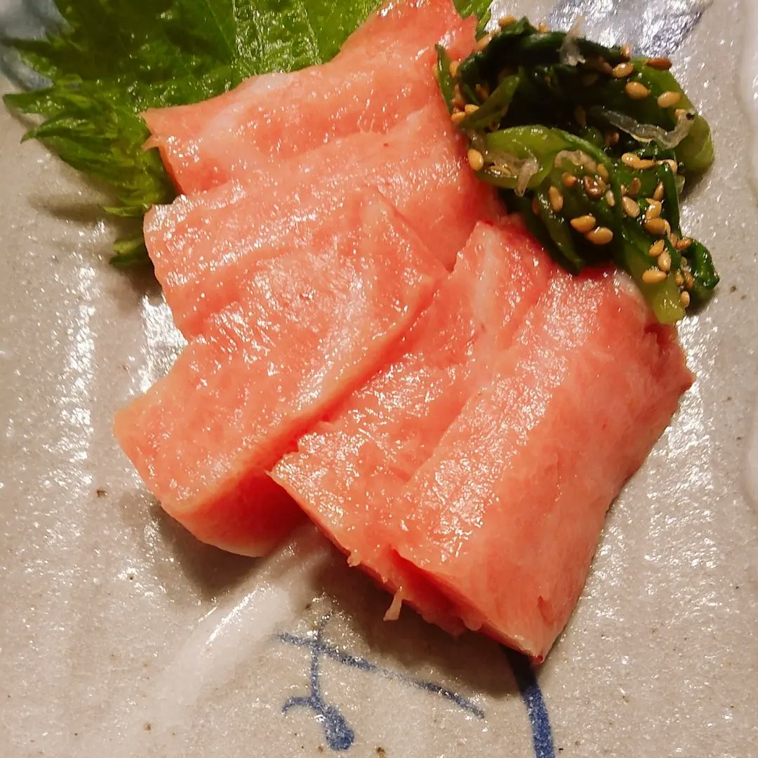 22f1j4BifivhRJ8's tweet photo. 今日の兵庫津樽五市☆その1☆マルタ産中とろ2900円😃何てお得な~🤩
まぐろマイスターO氏のお墨付き💗
日本酒マイスターに教えて貰った菊正宗銀、金パックはリーズナブルで甘辛両刀合います🍶
#菊正宗
#japanhyogo
#japankobe
#マルタ産中とろ
#susui
#シチリアグラス https://t.co/BJjAfTwwAV