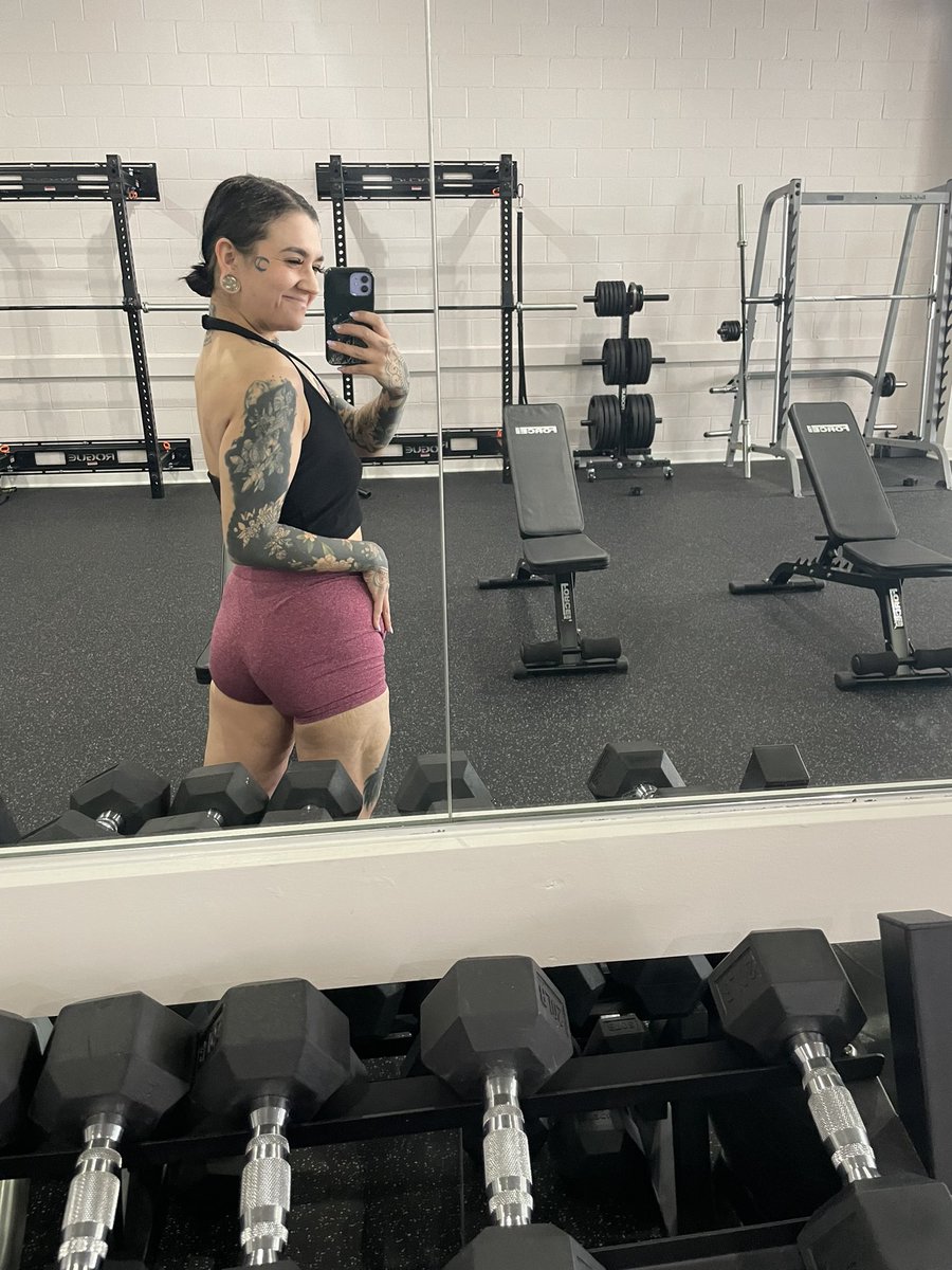 moonallie_'s tweet photo. Major rebranding about to happen but until then enjoy me at the gym 😈 https://t.co/HeB3bVY04M