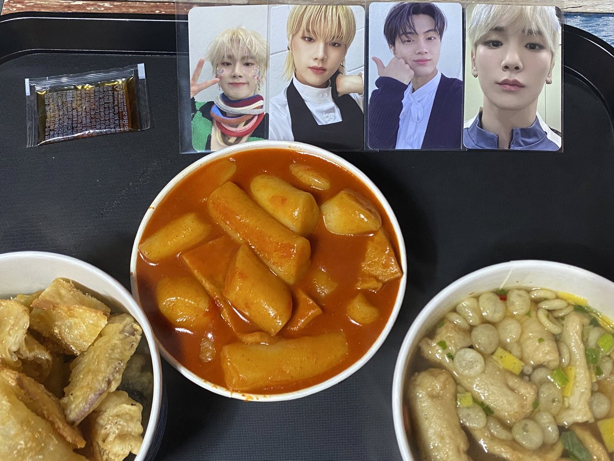 jungsujjang's tweet photo. 둔촌동 맛집 국민떡볶이 d=(´▽｀)=b

#악당들은_잘먹고_잘살아
#오늘의_제이
#기범아_나혼자먹는거_아니야 https://t.co/2eLjnfd3LG
