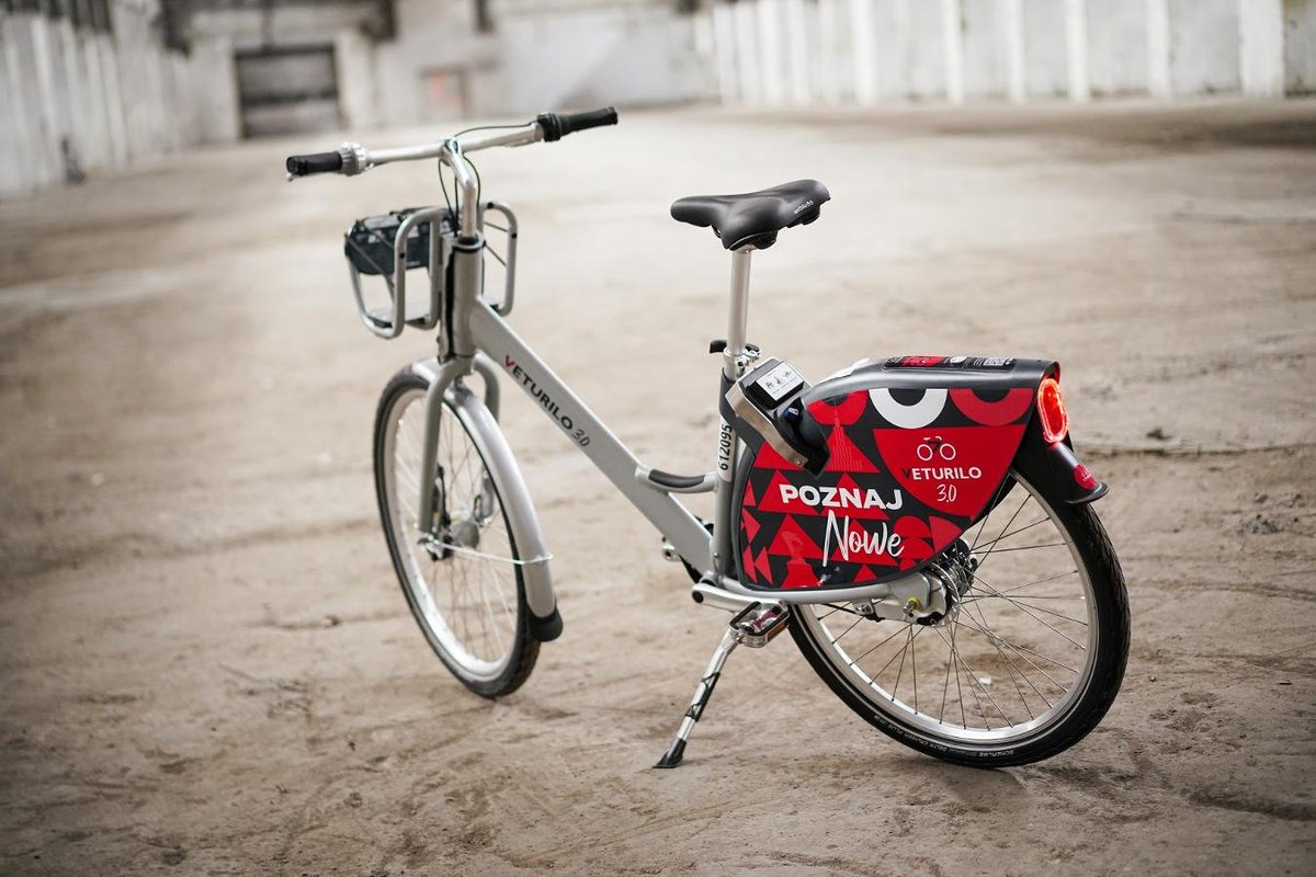 PlusWarszawa's tweet image. 🚴‍♂️ 1 marca na ulice wracają rowery miejskie #Veturilo @NextbikePolska. Od tego roku wypożyczalnie znajdować się będą w każdej dzielnicy. W tym roku czeka nas jednak rewolucja. Szczegóły w linku &amp;gt;&amp;gt; radioplus.pl/warszawa/vetur…