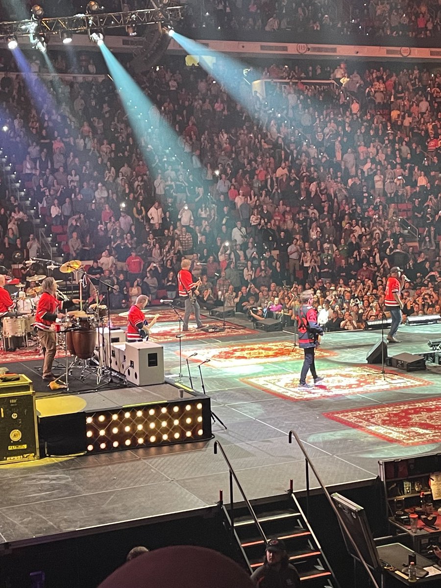 mw_ingram's tweet photo. ⁦@HootieTweets⁩: thank you so much for the most amazing concert at ⁦@PNCArena⁩! #hootieandtheblowfish https://t.co/XLSXwKiEb3