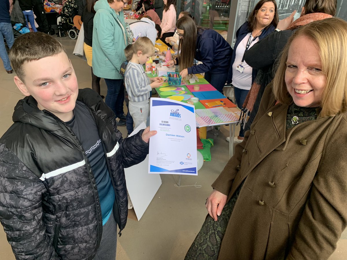 Alison was delighted to present Damien with his Saltire award for all his volunteering so far for his Duke of Edinburgh @NLCYouthwork @nlcpeople @juneford78 @DofEScotland #NLCareDay23 #BecauseOfCLD #KeepThePromise