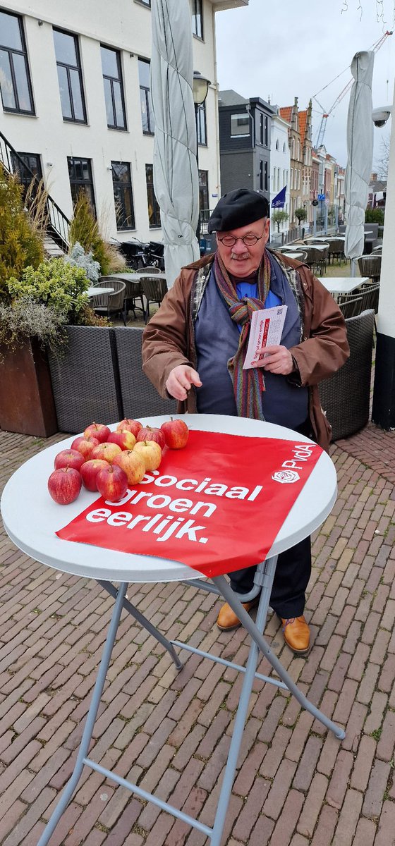 Vandaag op campagne voor PvdA in de provincie en waterschap! Met lijsttrekker Hennie Wiersma en kandidaat Lars Klappe. #PS2023 #provincie #waterschapsverkiezingen