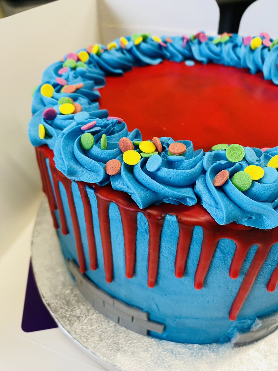 badtemperdbaker's tweet photo. #roblox #cake #robloxcake #birthdaycake #custommadecakes #cakedecorating #cakesofinstagram #cakedesign #cakeart 
Chocolate cake with Roblox design and space left for cake topper. 
#ballycastle #bakery #shopsmall #shoplocal #supportsmallbusiness #tastecauseway https://t.co/PXt3ITCVY0