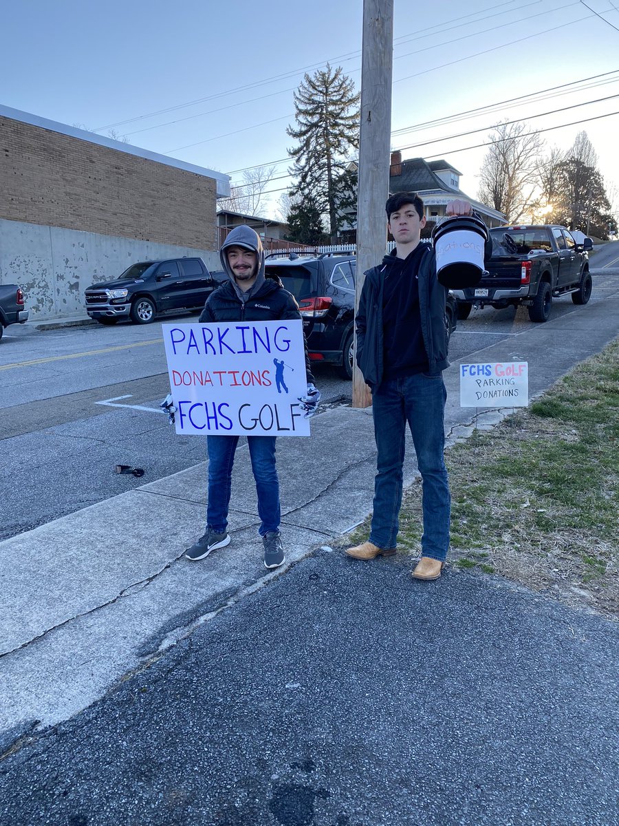 FCHSGolf1's tweet photo. Come out and support our golf program today in downtown Blue Ridge. Need a place to park? Come see us 🏌️‍♀️ 🏌️‍♂️ https://t.co/scbKt9ZnIG