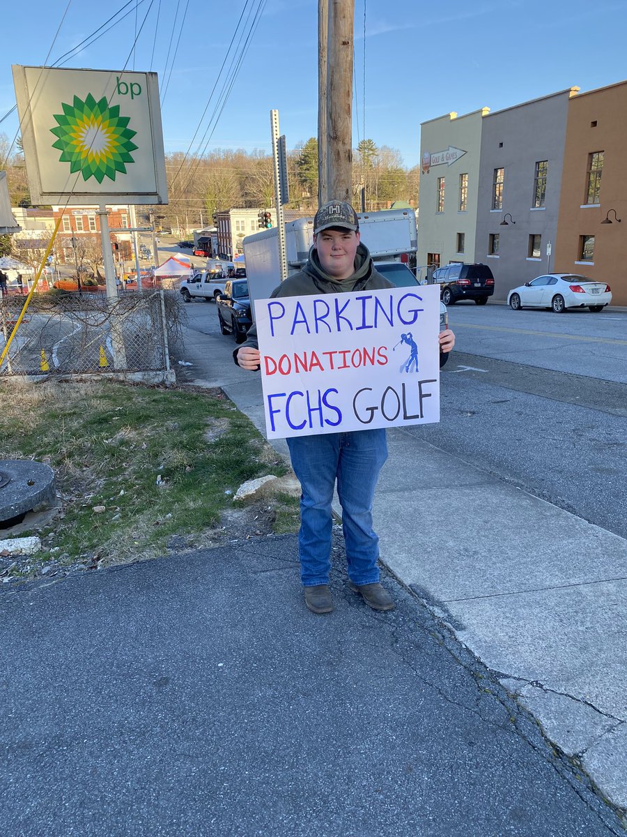 FCHSGolf1's tweet photo. Come out and support our golf program today in downtown Blue Ridge. Need a place to park? Come see us 🏌️‍♀️ 🏌️‍♂️ https://t.co/scbKt9ZnIG