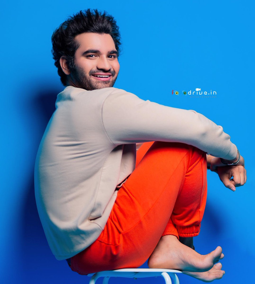 akhilsarthak17's tweet image. Thanks for making me smile🌏✨

#akhilsarthak