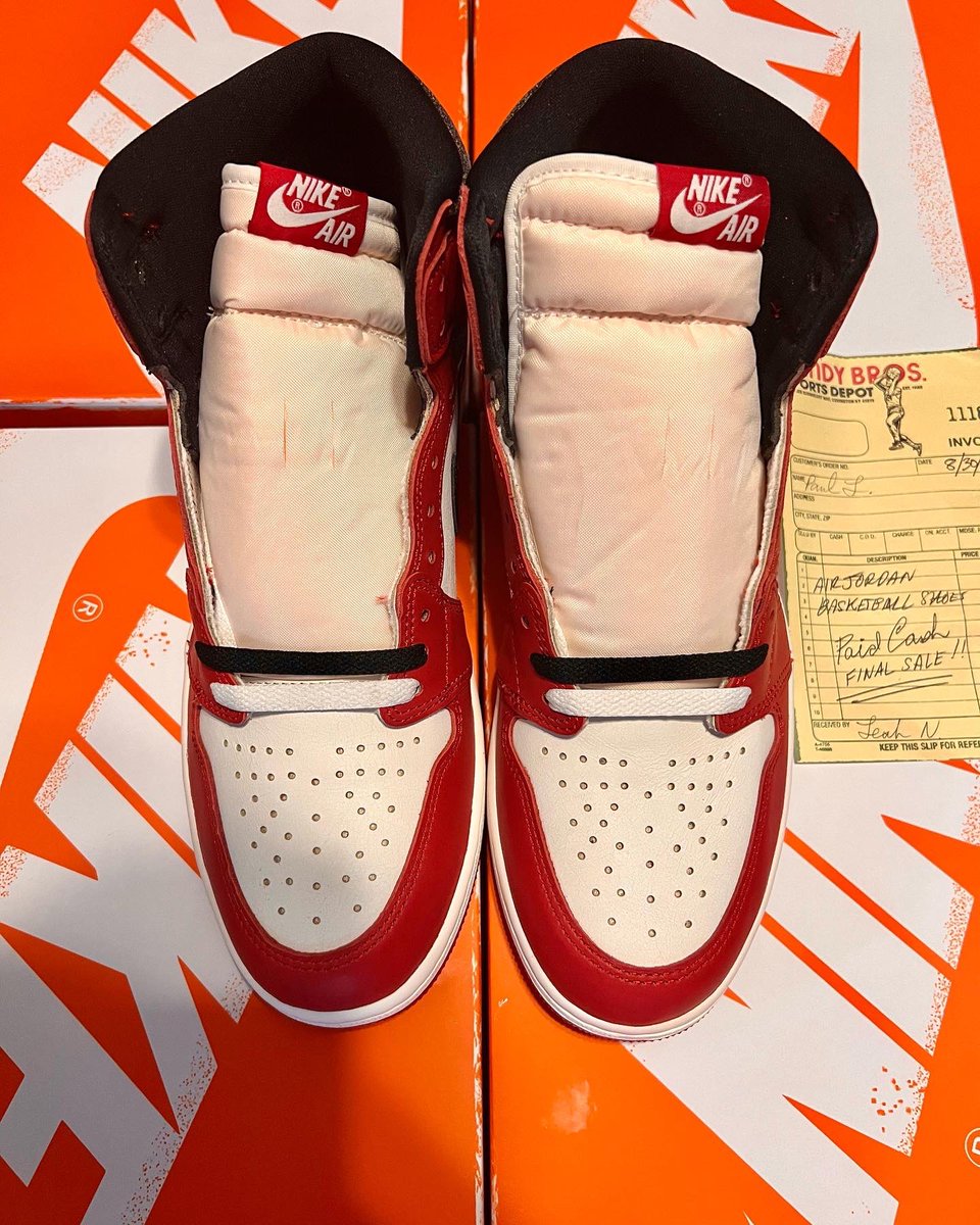justfeats's tweet photo. Feats Fuego Fryday: Ladies first

Jordan 1 Lost and Found

Sizes 4-7 unless winner wears a bigger size 

nod to @karidaniels for this weeks give away pulling hard for the ladies 

Women, this one is for YOU! 

RT to enter, must be following 

We’ll pick the winner on Monday! https://t.co/OA4SMNERXT