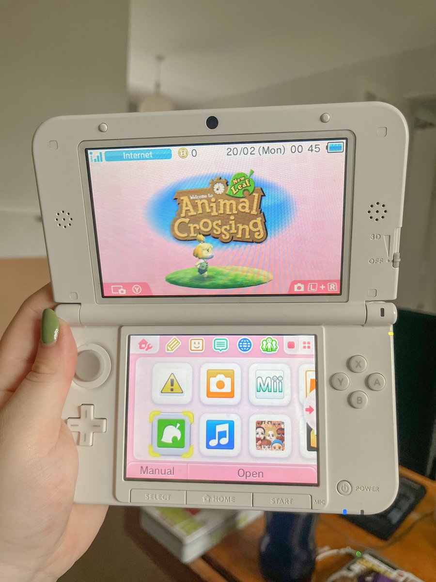 steviesoftly's tweet photo. this tiny console has taken over my entire life 🌱 #nintendo #animalcrossing #acnl https://t.co/5WWfKygswx