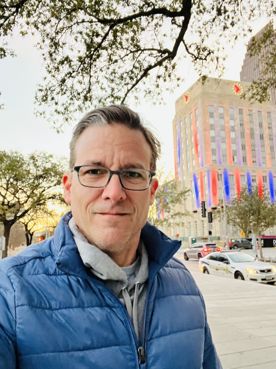 zachwolfelaw's tweet photo. Clear skies, temps in 30s in downtown Houston this Saturday morning.
Good morning for a run.
#WeatherDad #HoustonRunning https://t.co/JtCegkt9vb