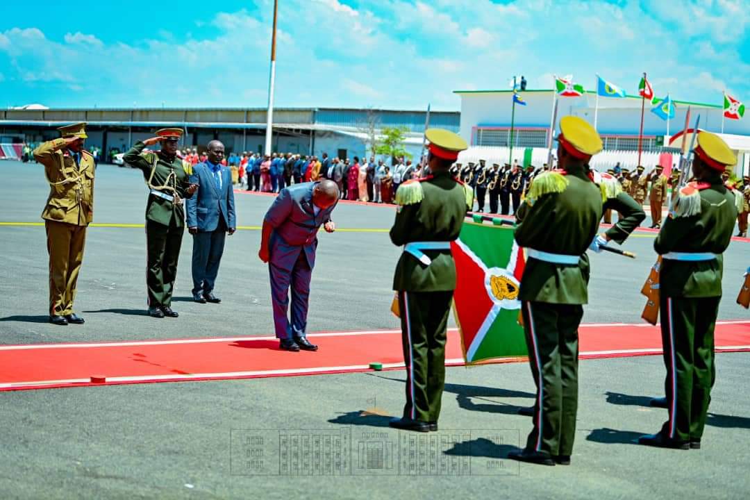 c_bugenyuzi's tweet photo. Mon Pays le #Burundi ,#shinga #icumu #mumakungu🙏🙏🙏  @GeneralNeva @KarusiProvince @CnddFdd @unestor64 @NtareHouse @MbonihankuyeFe2 https://t.co/OsnUSfvqWb