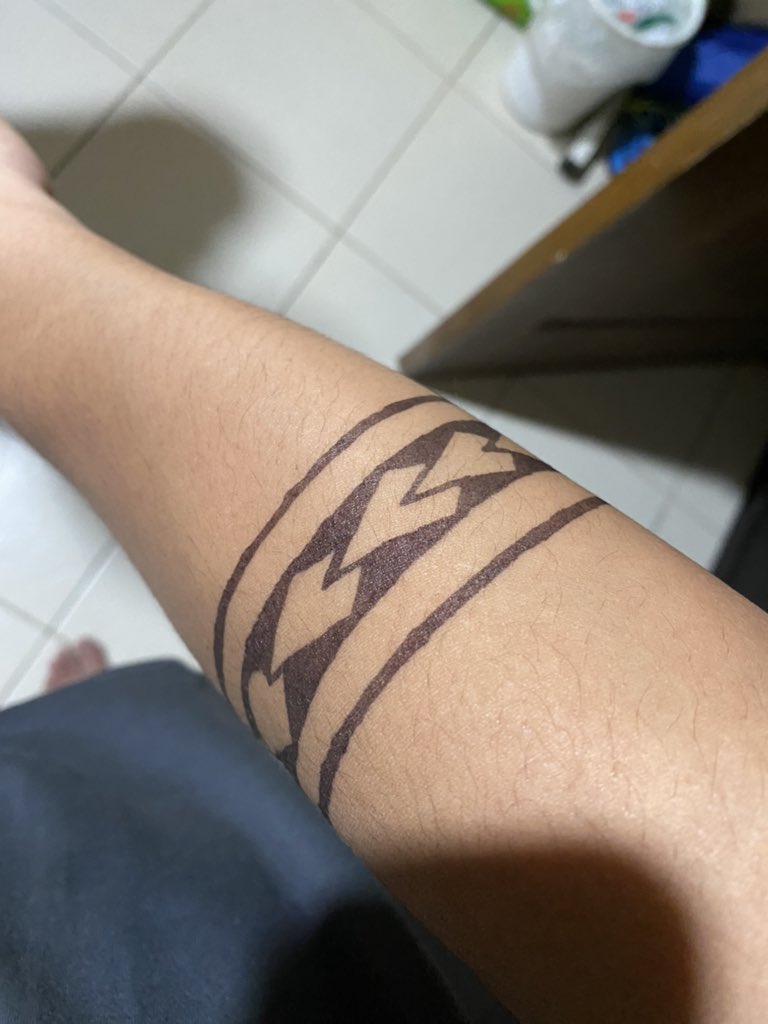 jomsxxx_'s tweet photo. inked/dinner. 🙂
#hennatattoo #samgy https://t.co/UfbtLfQZ8q