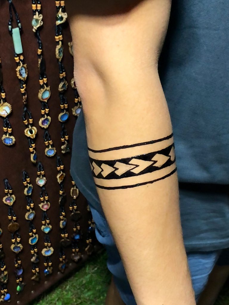 jomsxxx_'s tweet photo. inked/dinner. 🙂
#hennatattoo #samgy https://t.co/UfbtLfQZ8q
