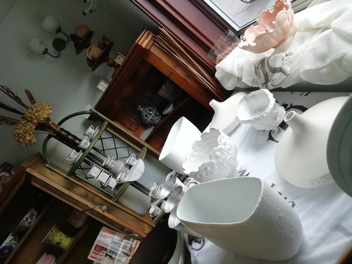 Re Store tweet media