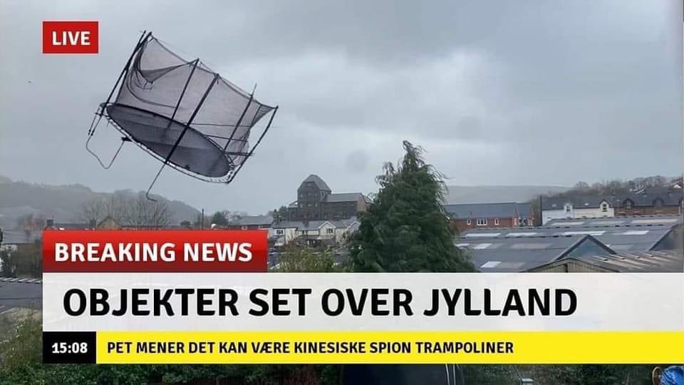 EBjerkrheim's tweet photo. Skal jer allesammen, der gjorde grin med Susie. When karma slaps you in the face, ultra-feminist-kvinder 👊🏻 https://t.co/ROSi69bjyA